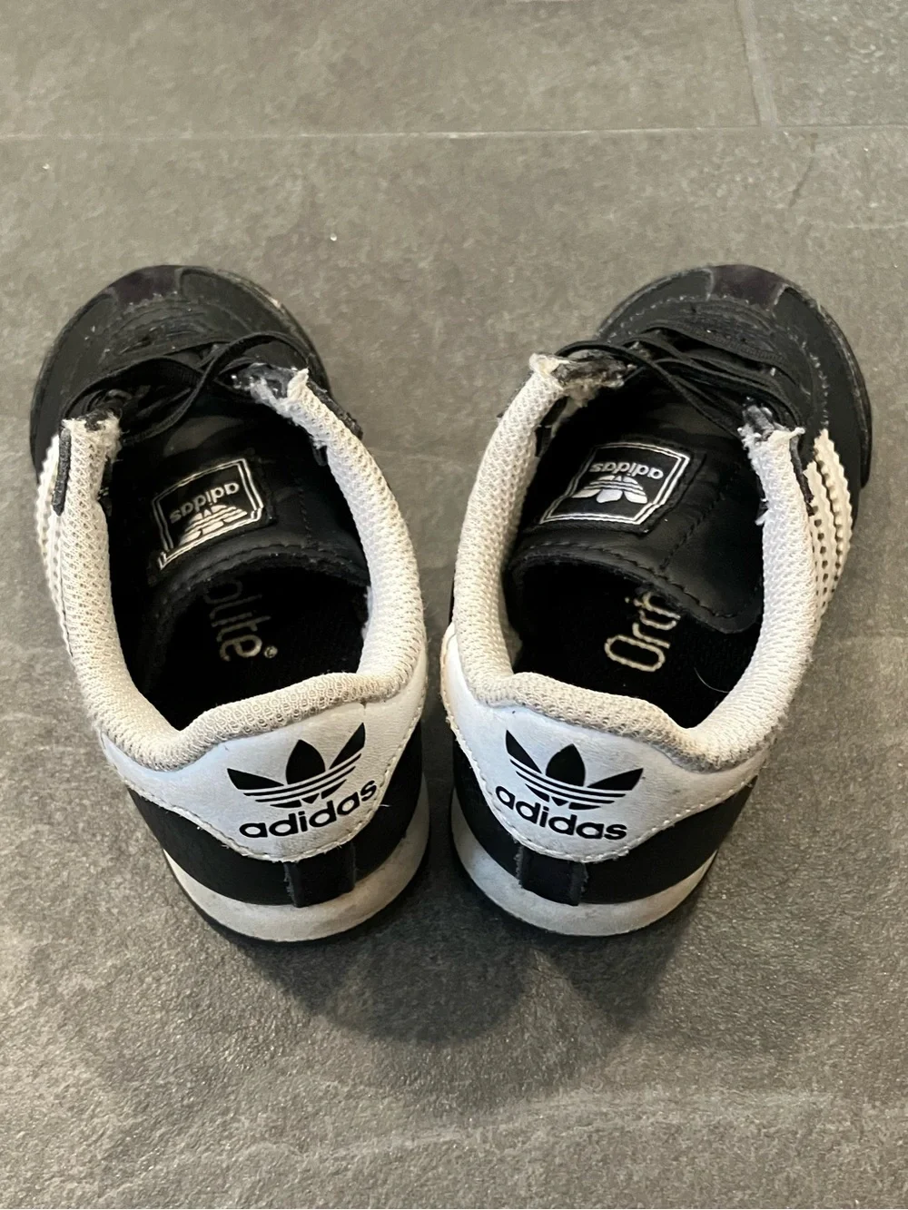 adidas 6K Toddler Black and White sneaker